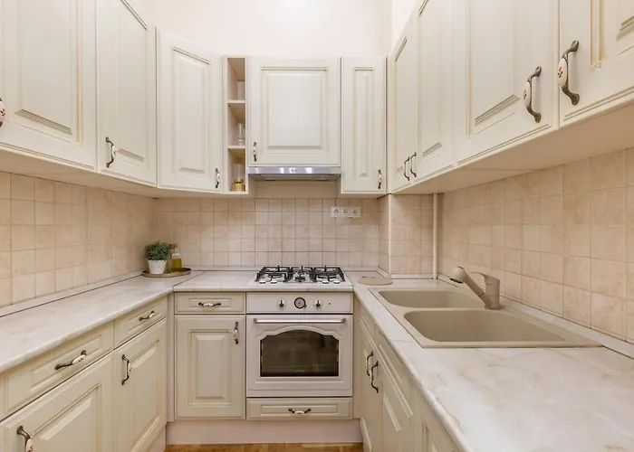 Gde Kiraly 51 * Budapesta